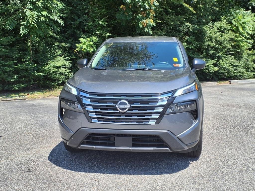 Used 2025 Nissan Rogue S image 2