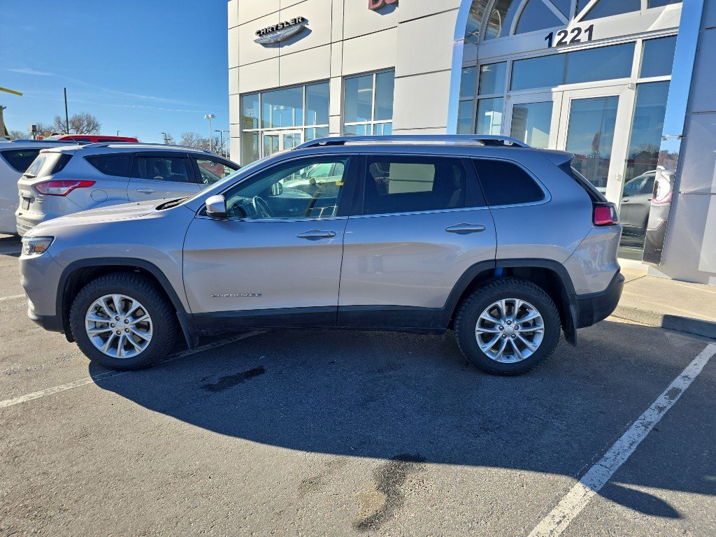 Used 2019 Jeep Cherokee Latitude w/ Cold Weather Group image 8