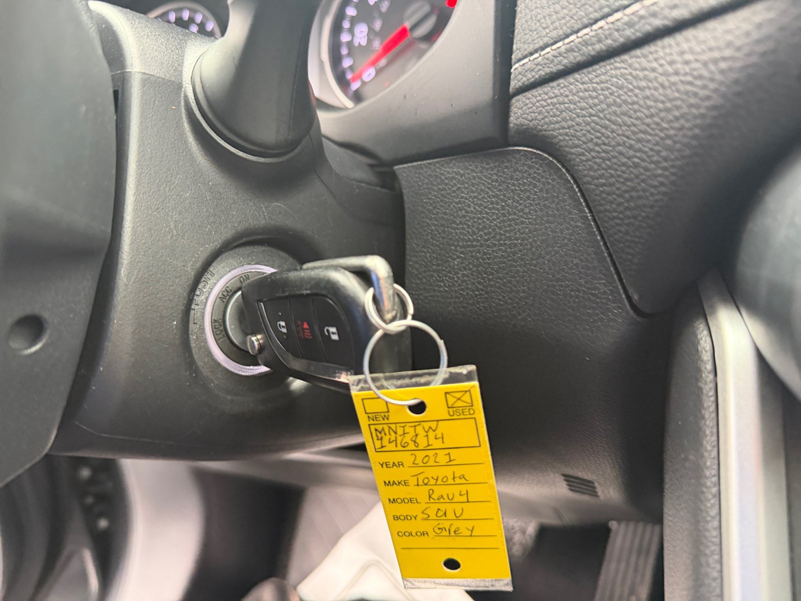 Used 2021 Toyota RAV4 LE AWD/4WD image 26