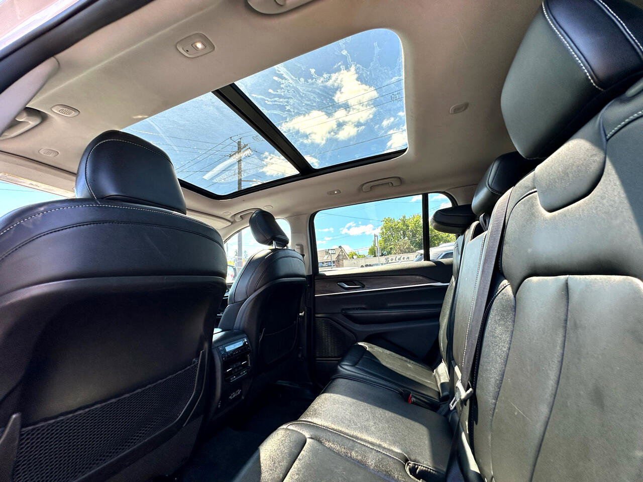 Used 2023 Jeep Grand Cherokee L Limited image 16