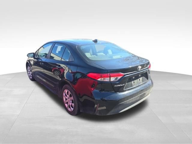 Used 2024 Toyota Corolla LE image 3