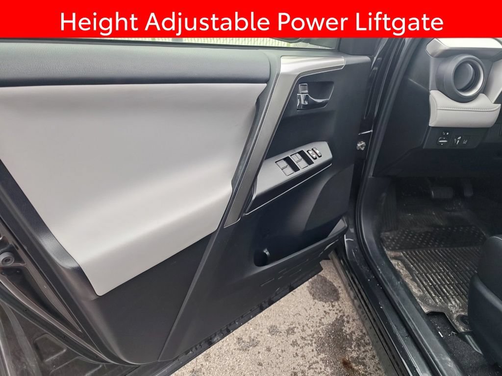 Used 2017 Toyota RAV4 XLE AWD/4WD image 5