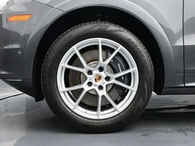Certified 2025 Porsche Cayenne E-Hybrid Coupe image 6