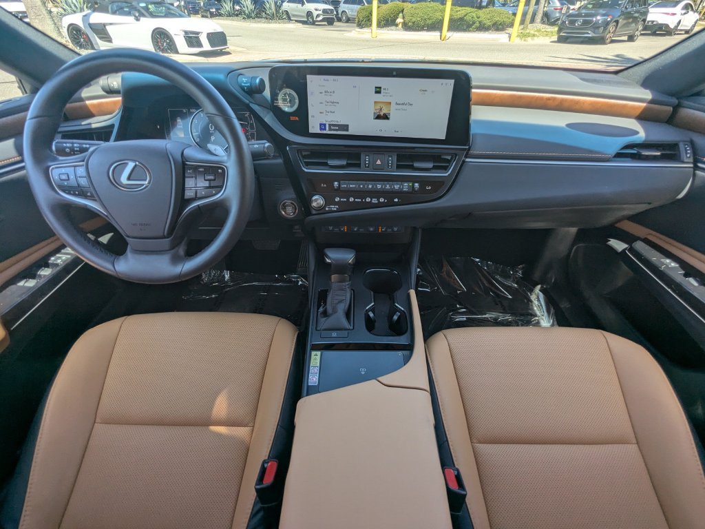 Used 2025 Lexus ES 350 w/ Premium Package FWD image 2