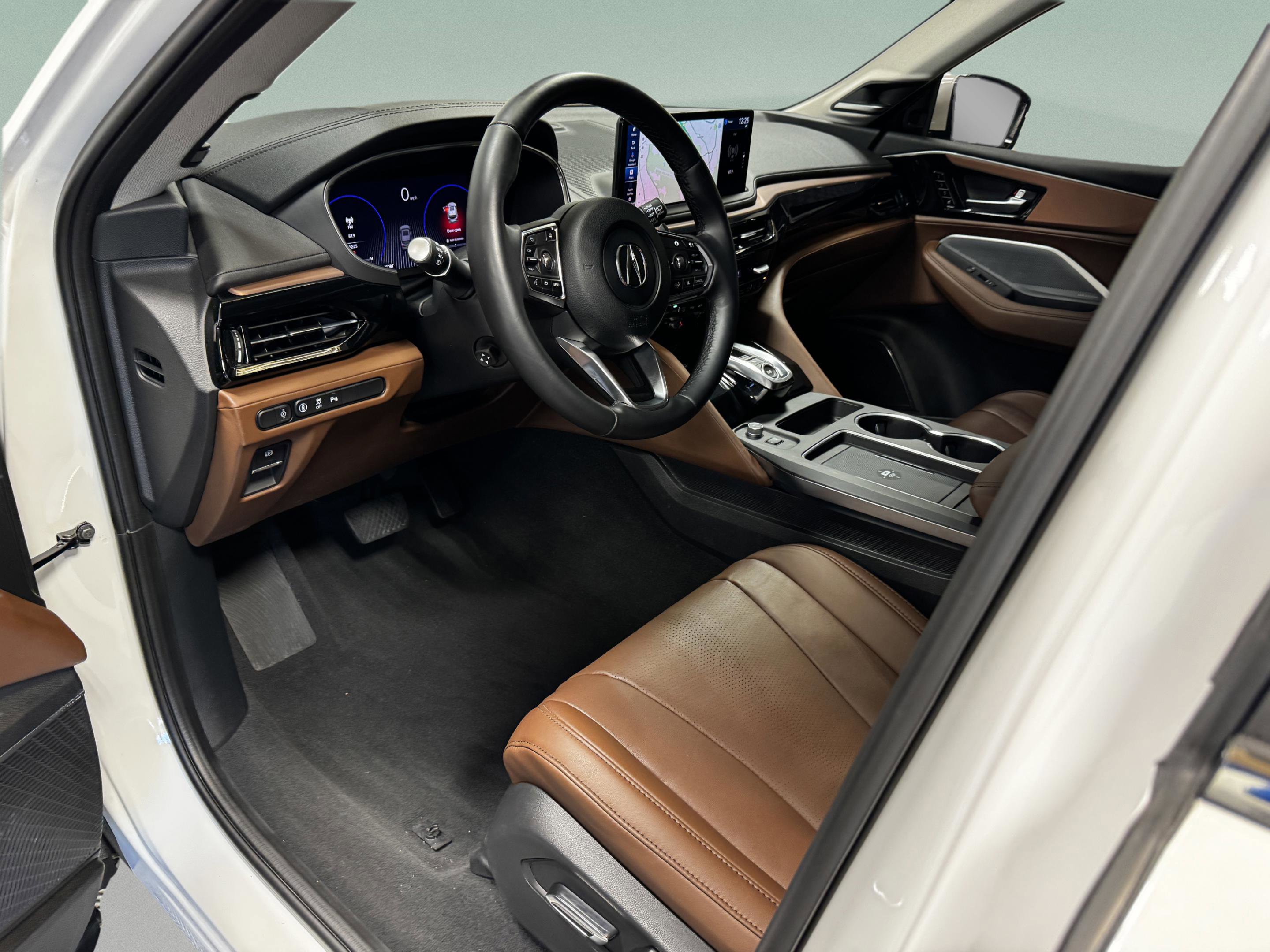 Certified 2025 Acura MDX FWD w/ Technology Package image 9