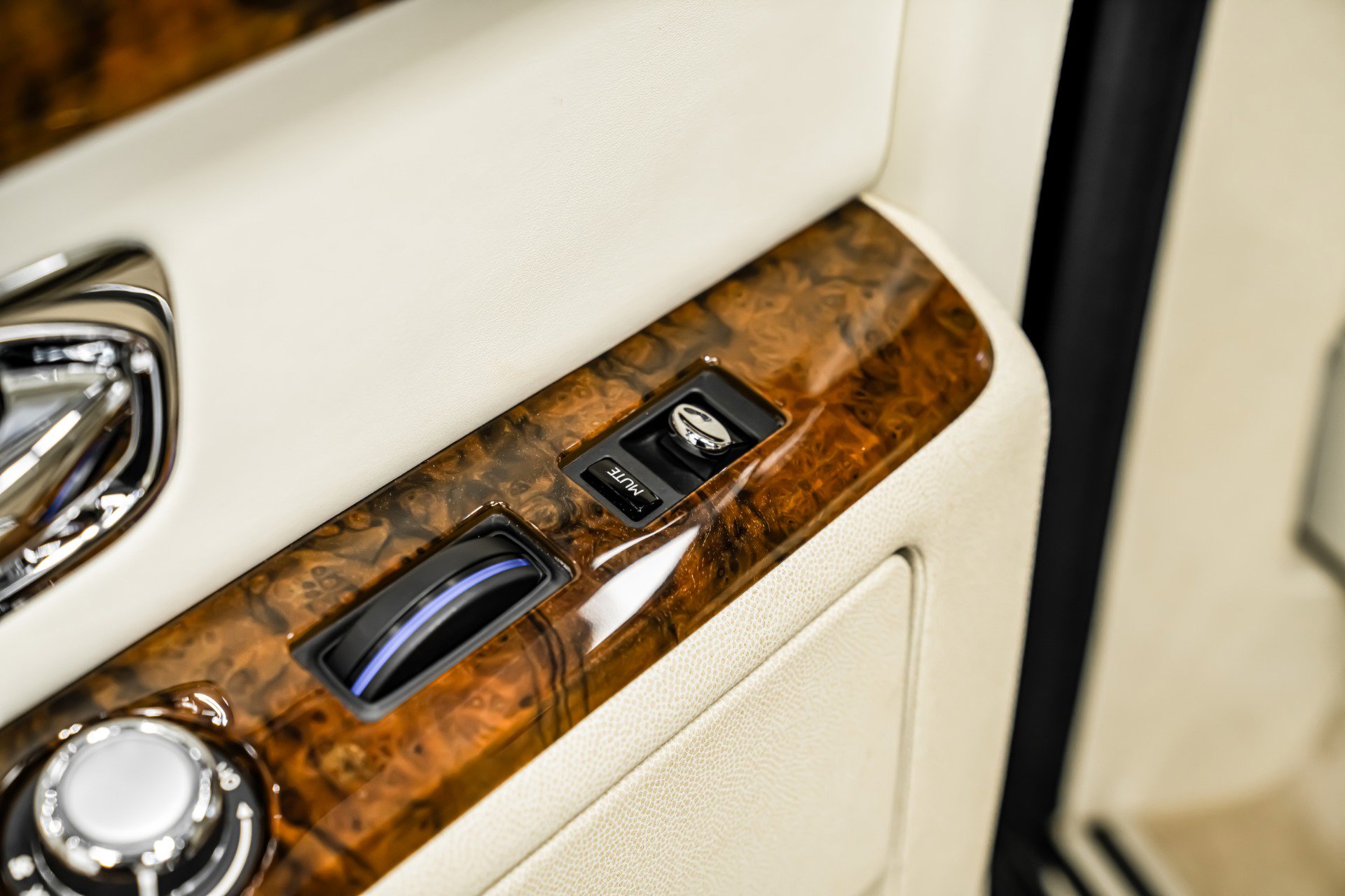 Used 2013 Rolls-Royce Phantom Sedan image 26