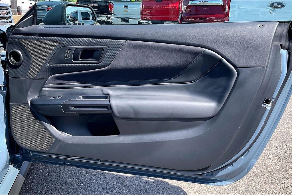 Used 2025 Ford Mustang Dark Horse image 29