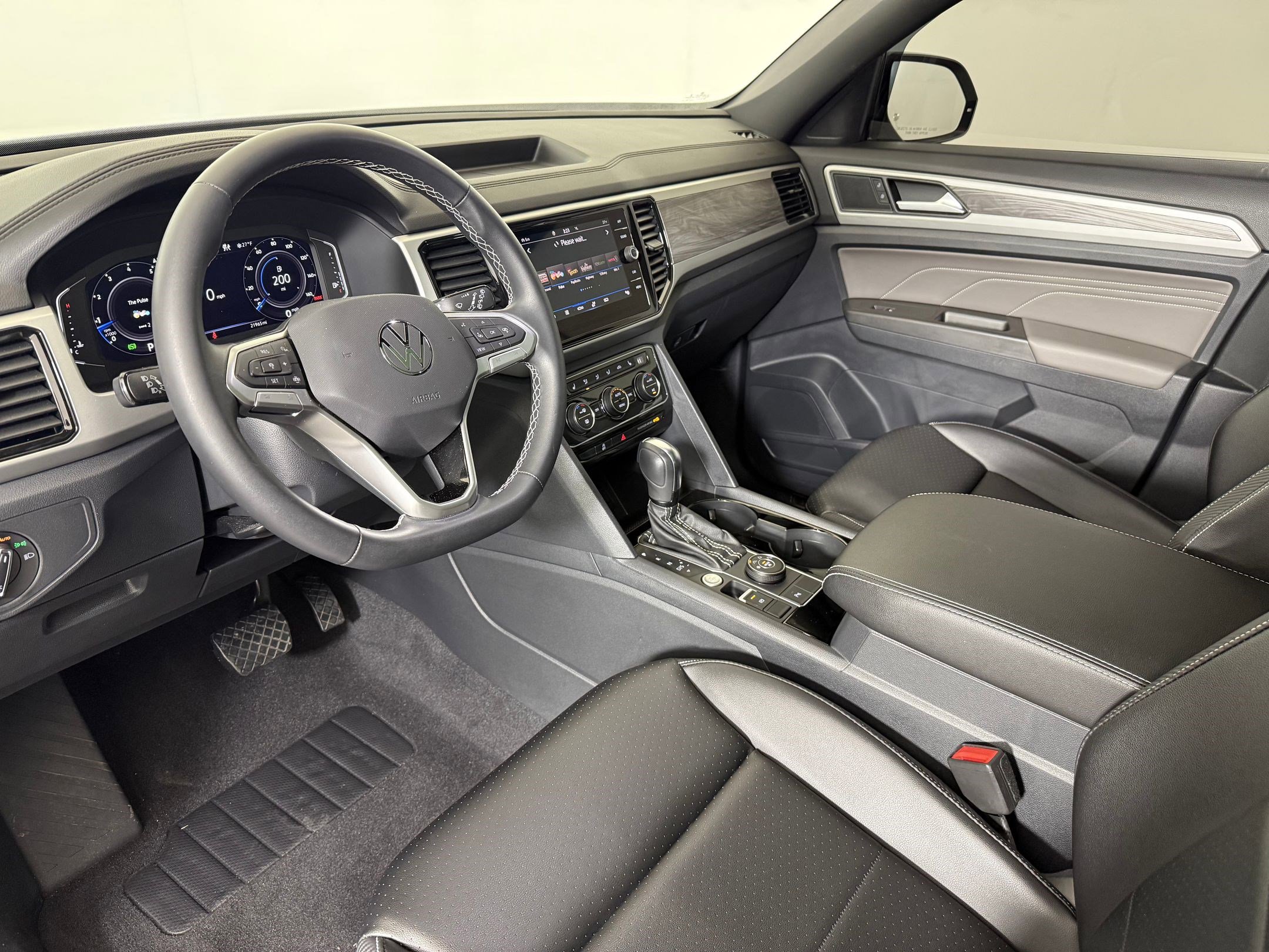 Used 2022 Volkswagen Atlas Cross Sport SE image 3