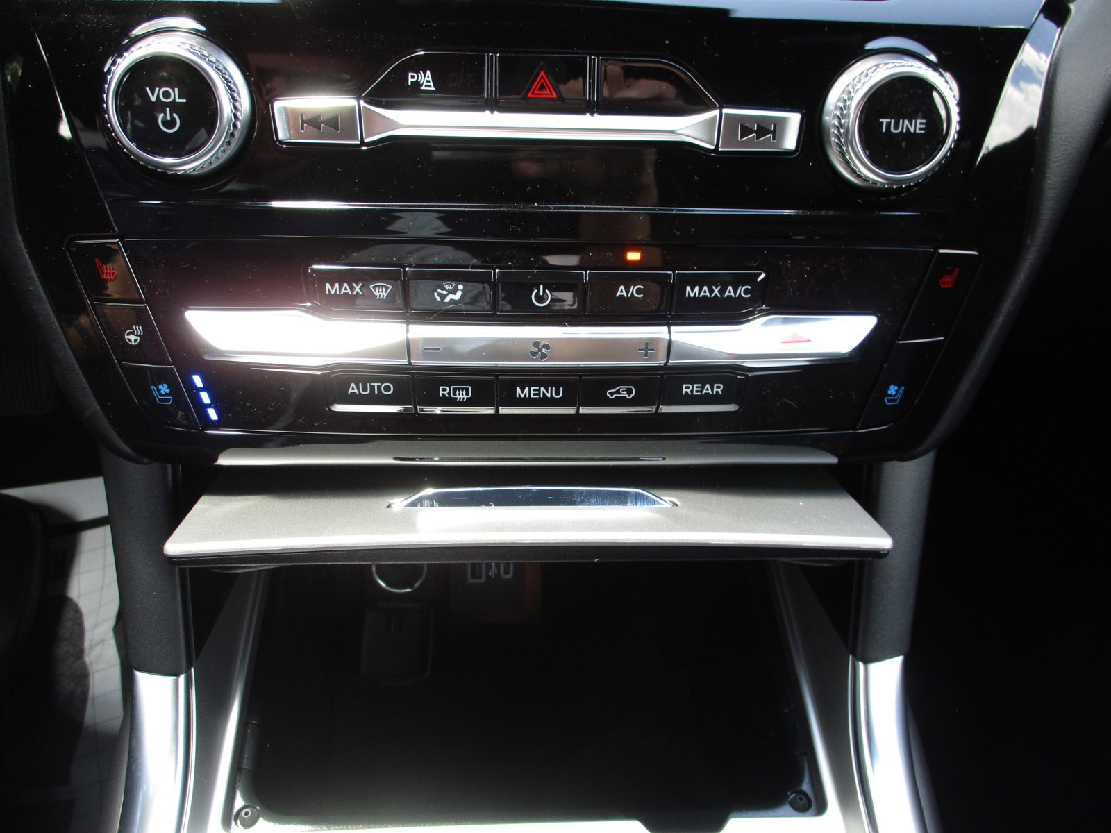 New 2024 Ford Explorer Platinum w/ Technology Package AWD/4WD image 16