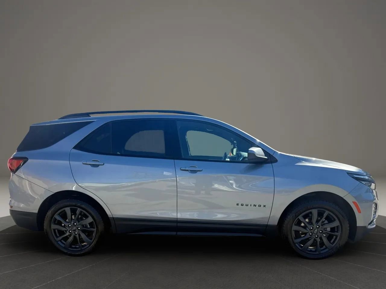 Used 2023 Chevrolet Equinox RS image 4