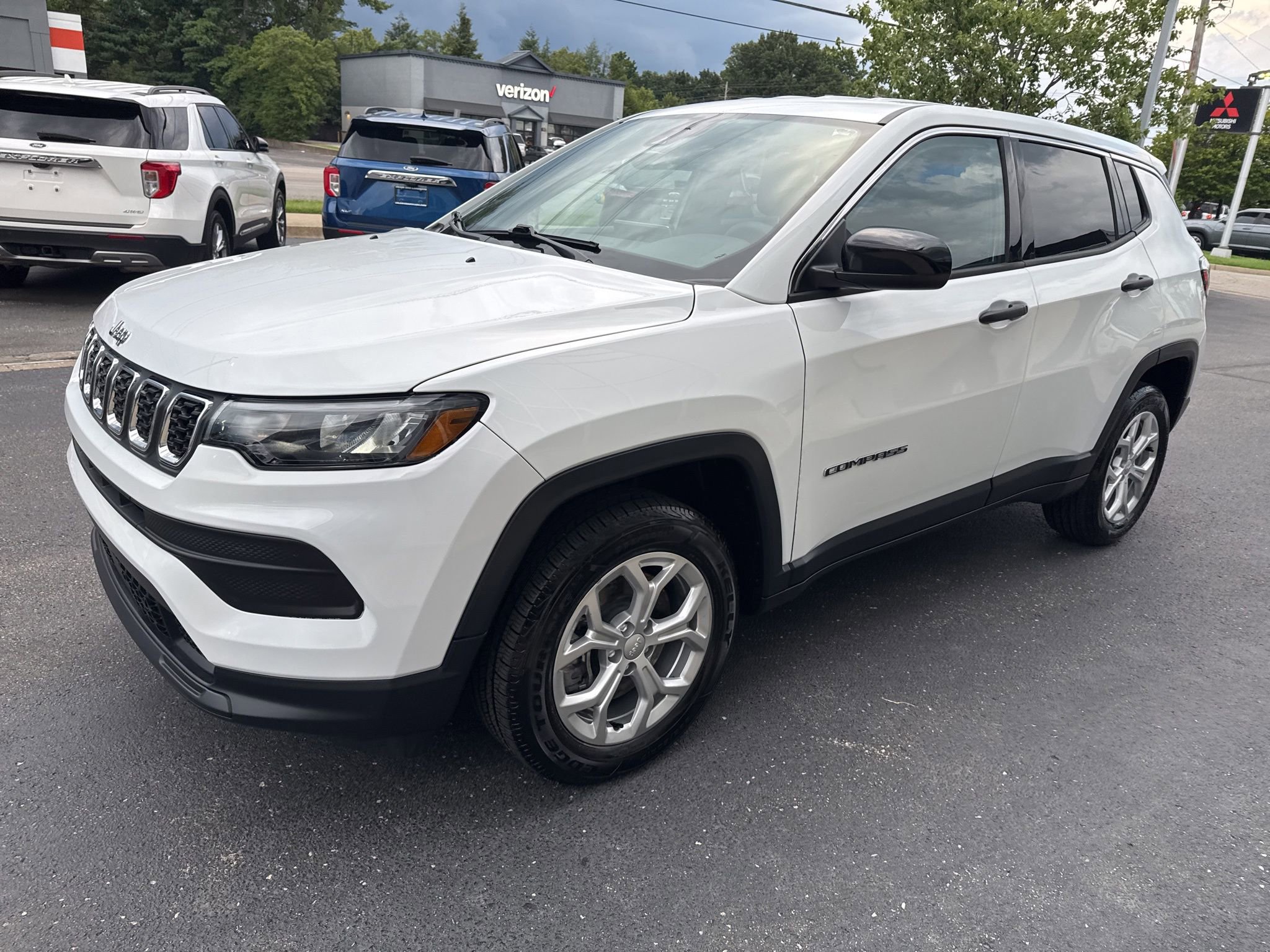 Used 2024 Jeep Compass Sport image 6