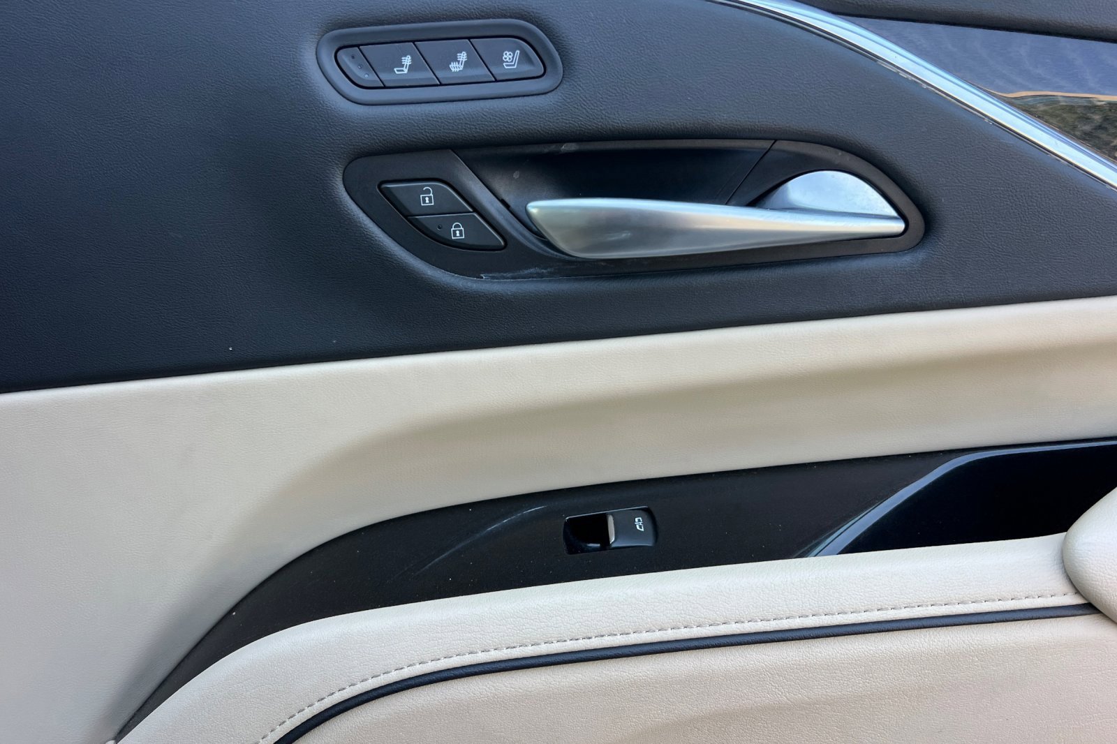 Used 2023 Cadillac Escalade Premium Luxury w/ Performance Package image 21