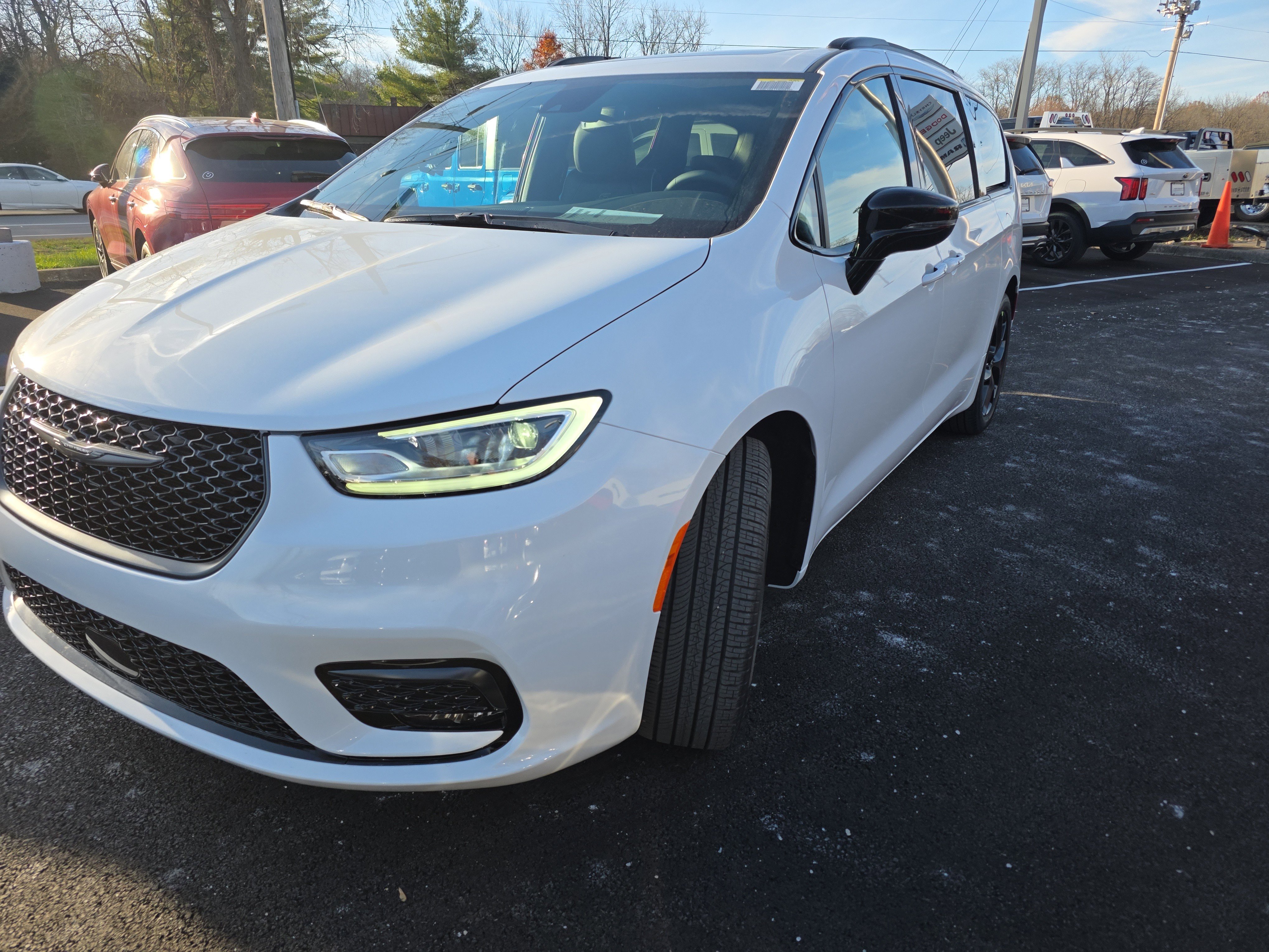 New 2026 Chrysler Pacifica Limited w/ S Appearance Package image 17