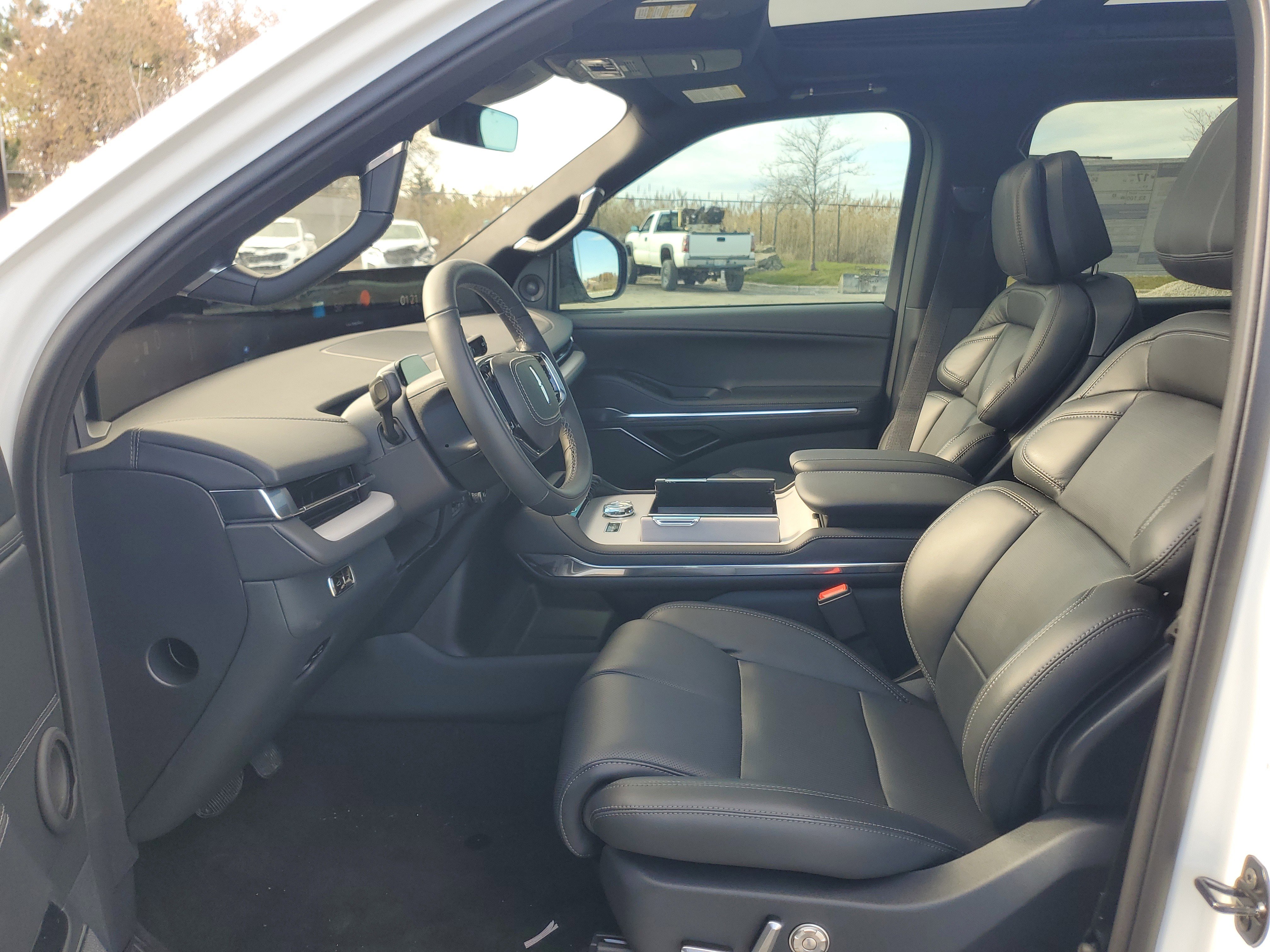 New 2025 Lincoln Navigator L Reserve w/ Jet Appearance Package image 12