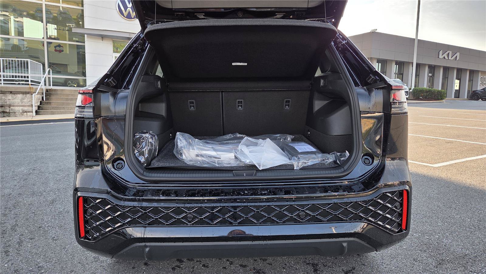 New 2026 Volkswagen Tiguan SEL R-Line AWD/4WD image 5