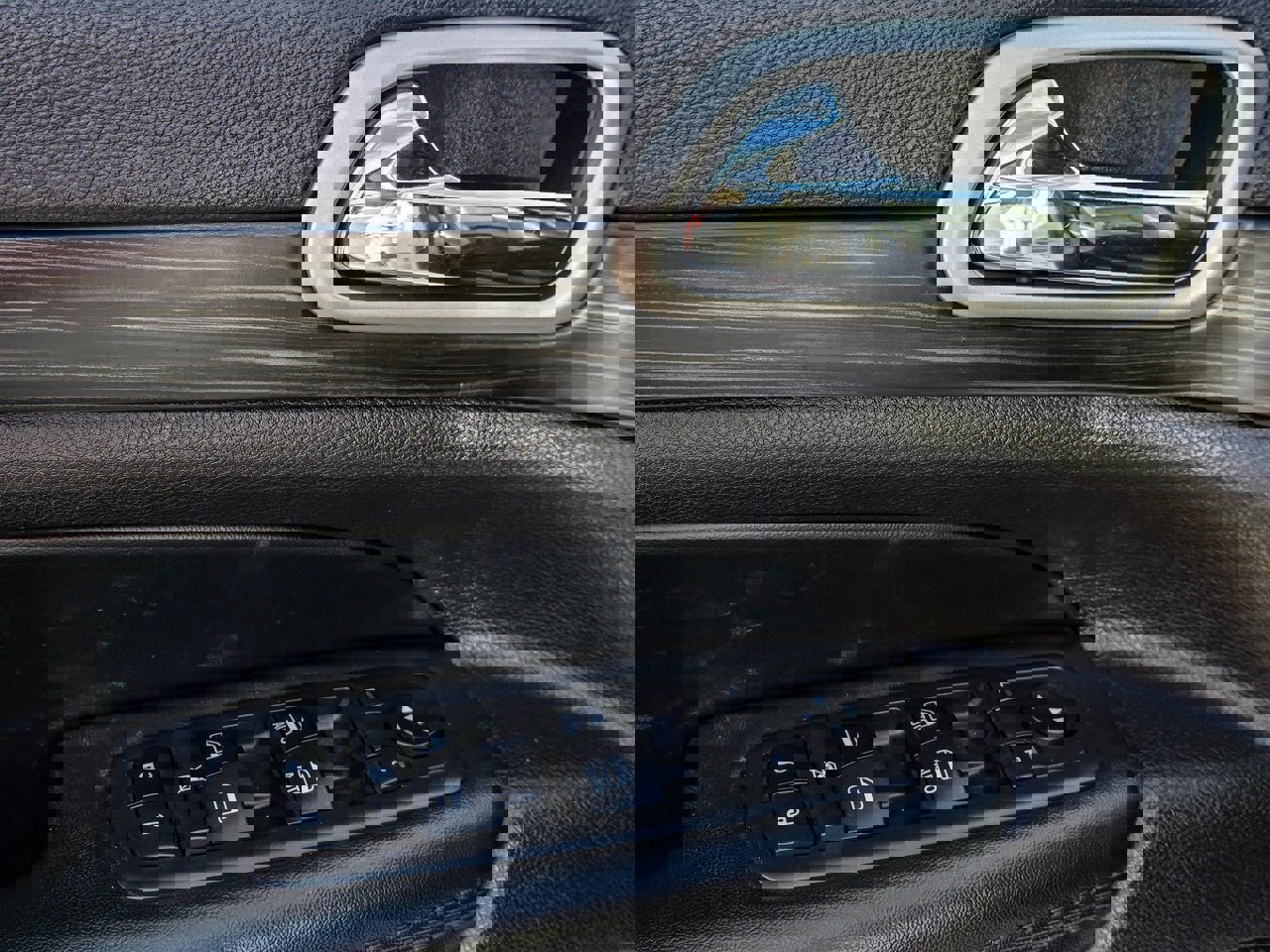 Used 2019 Jeep Grand Cherokee Altitude image 12