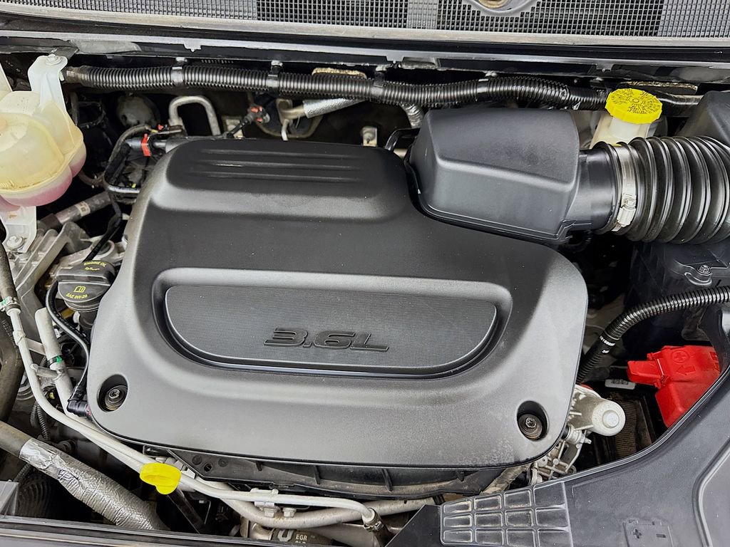 Used 2024 Chrysler Pacifica Touring-L FWD image 41