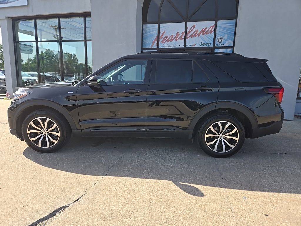 Used 2025 Ford Explorer ST-Line AWD/4WD image 7