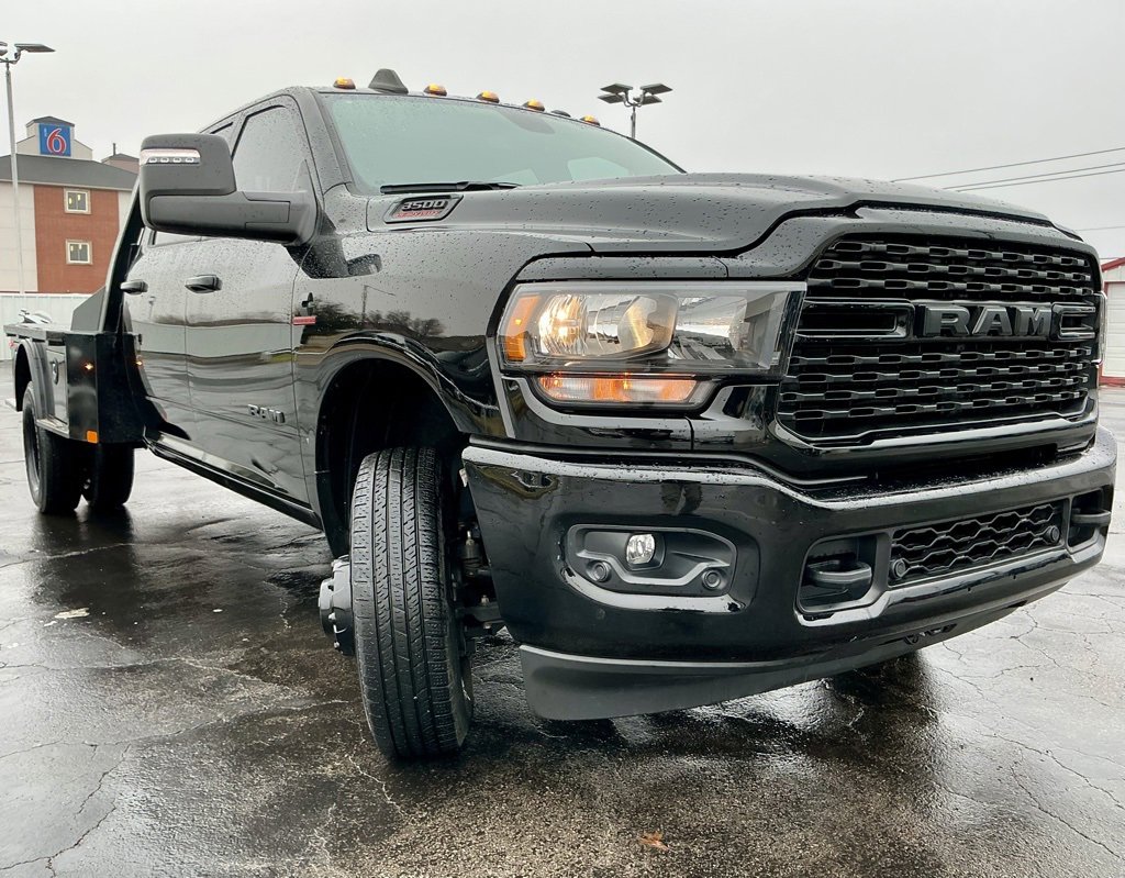 Used 2024 RAM 3500 Big Horn w/ Night Edition image 2