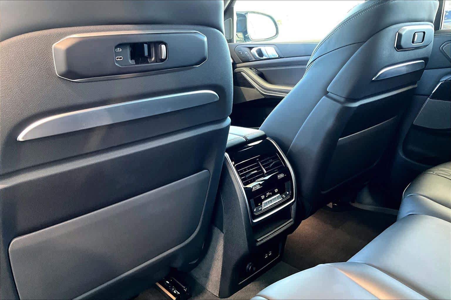 Used 2026 BMW X7 M60i AWD/4WD image 31