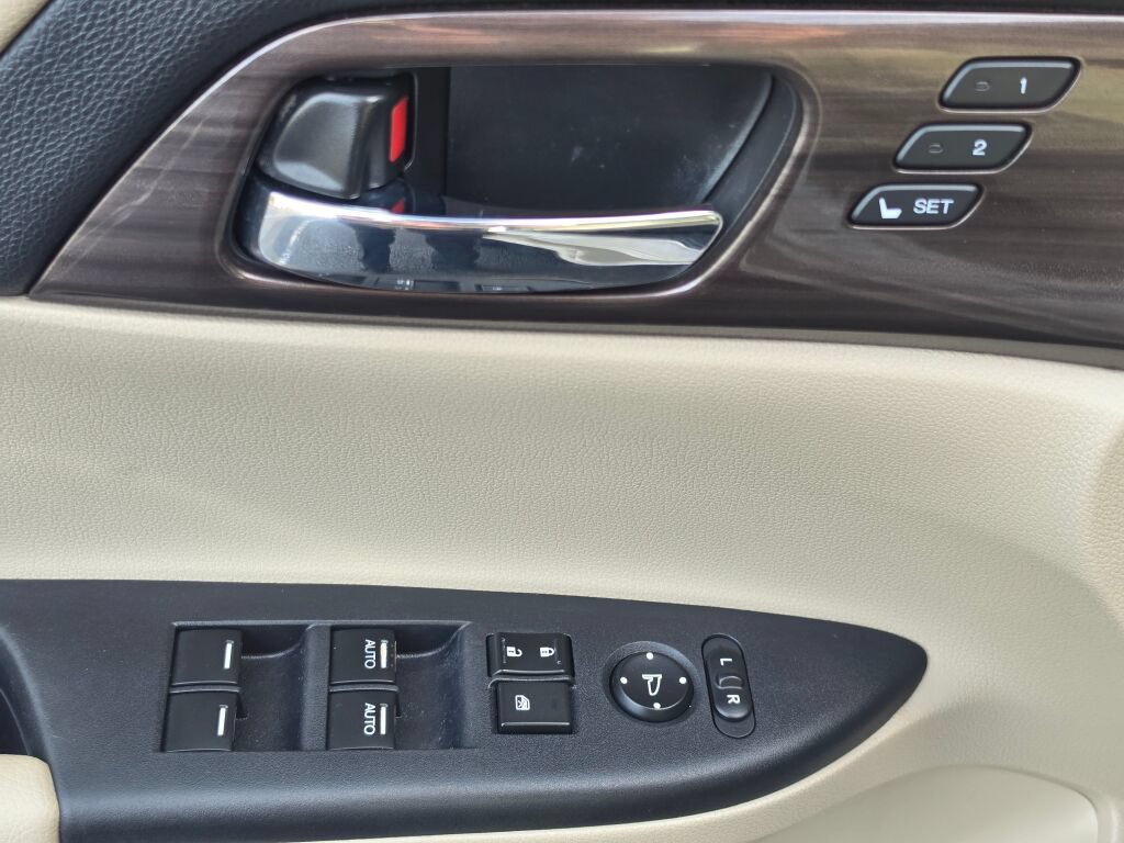 Certified 2017 Honda Accord EX-L image 22