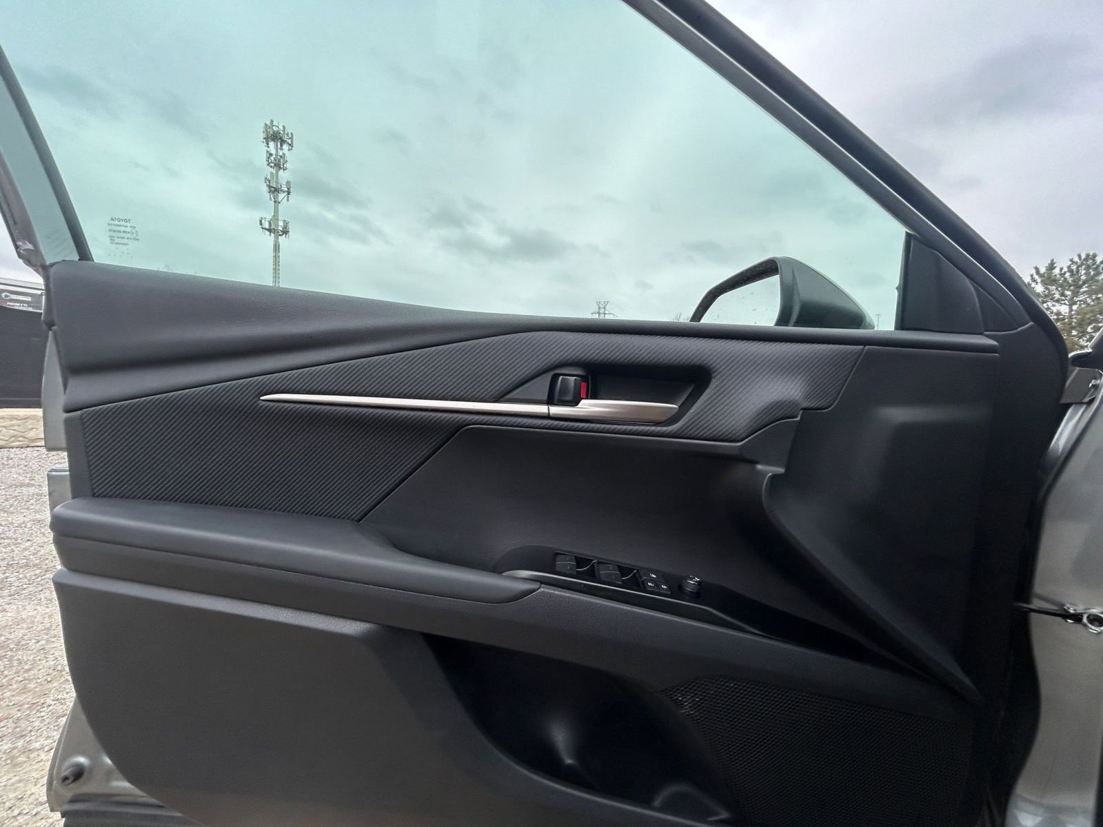 Used 2025 Toyota Camry SE FWD image 18