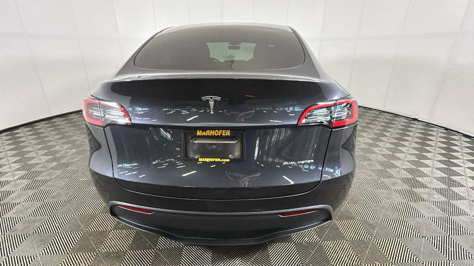 Used 2024 Tesla Model Y Long Range AWD/4WD image 3