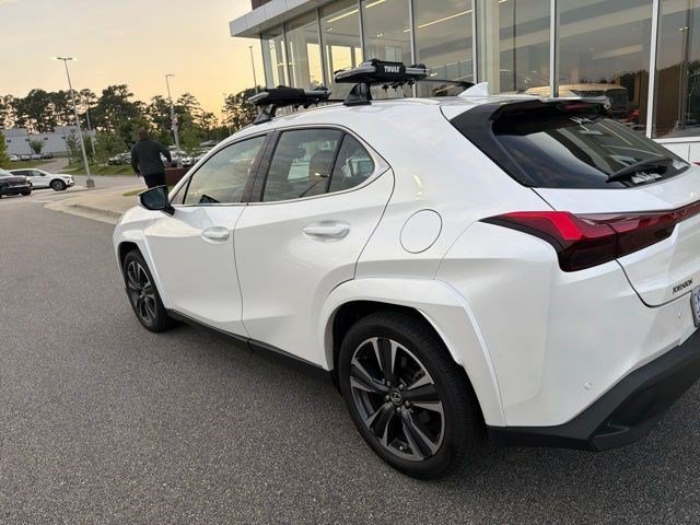 Used 2022 Lexus UX 200 w/ Premium Package FWD image 3