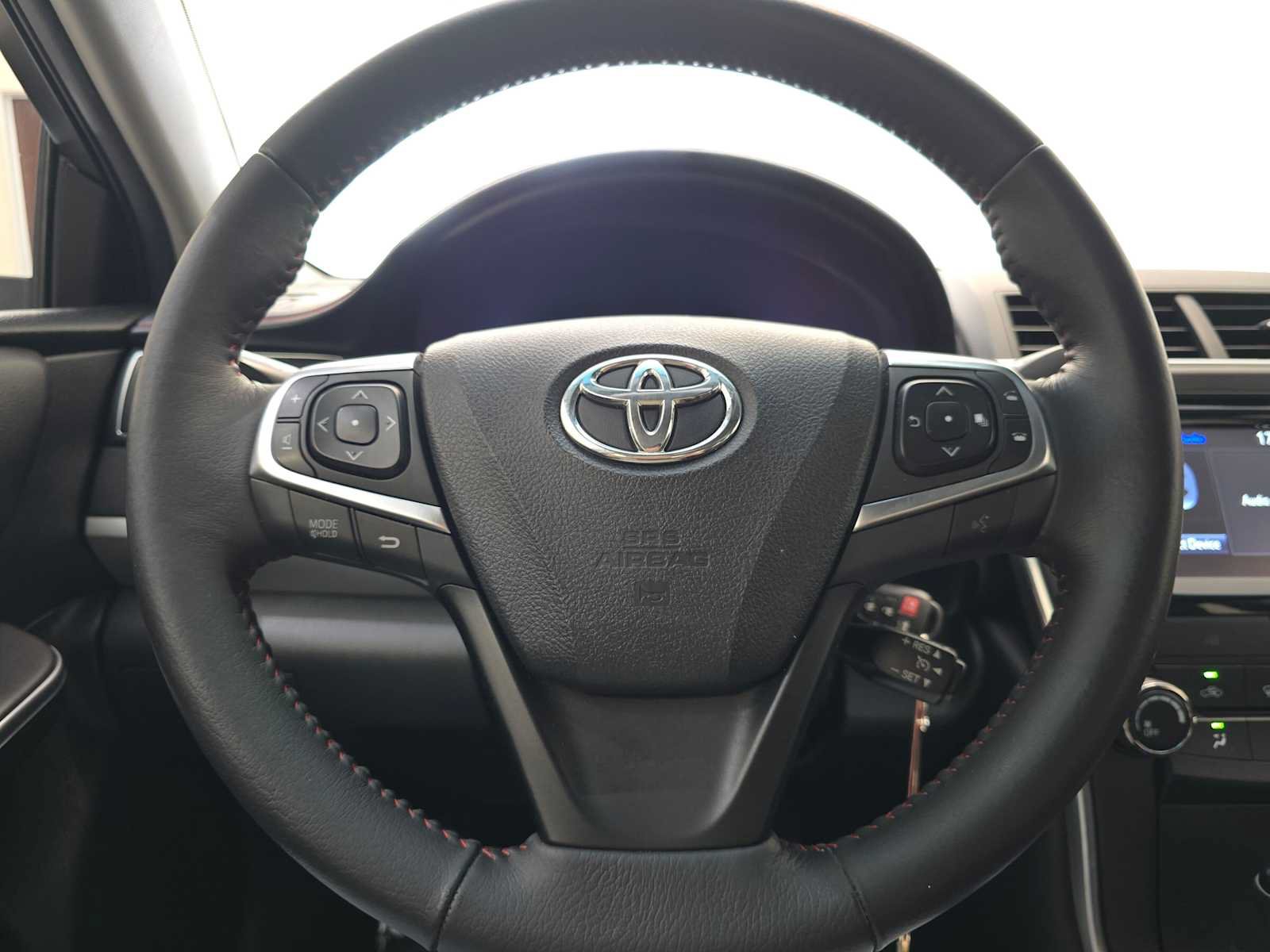 Used 2016 Toyota Camry SE w/ Moonroof Package FWD image 11