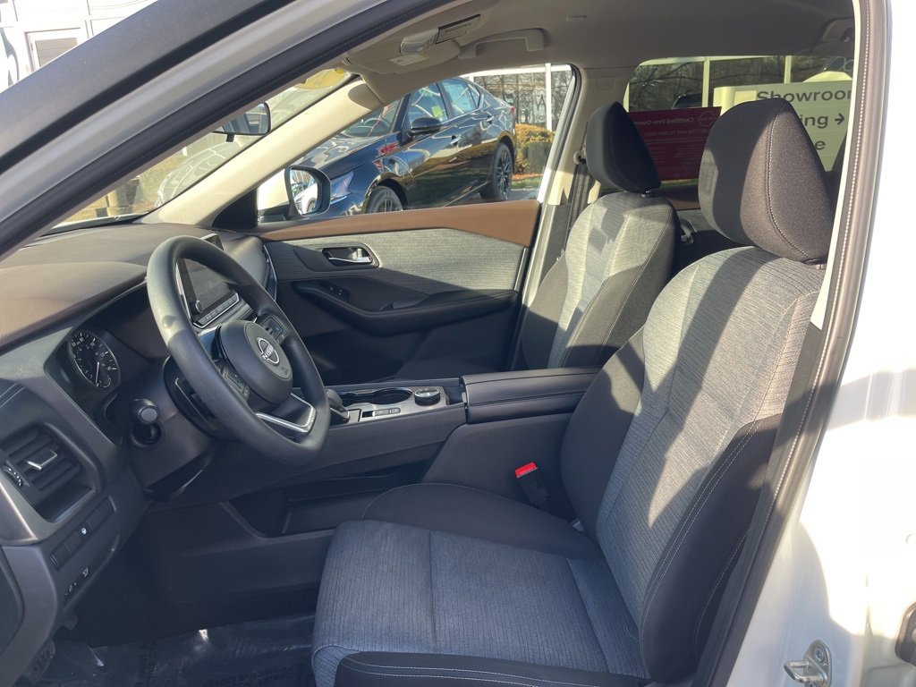 Certified 2023 Nissan Rogue SV image 15