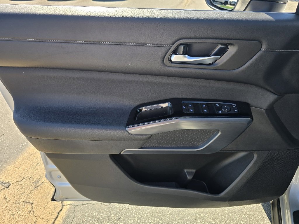 Used 2024 Nissan Pathfinder SL w/ SL Premium Package image 11