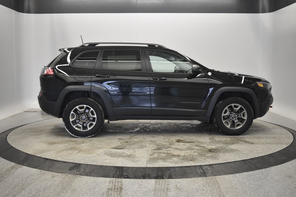 Used 2019 Jeep Cherokee Trailhawk w/ Cold Weather Group image 10