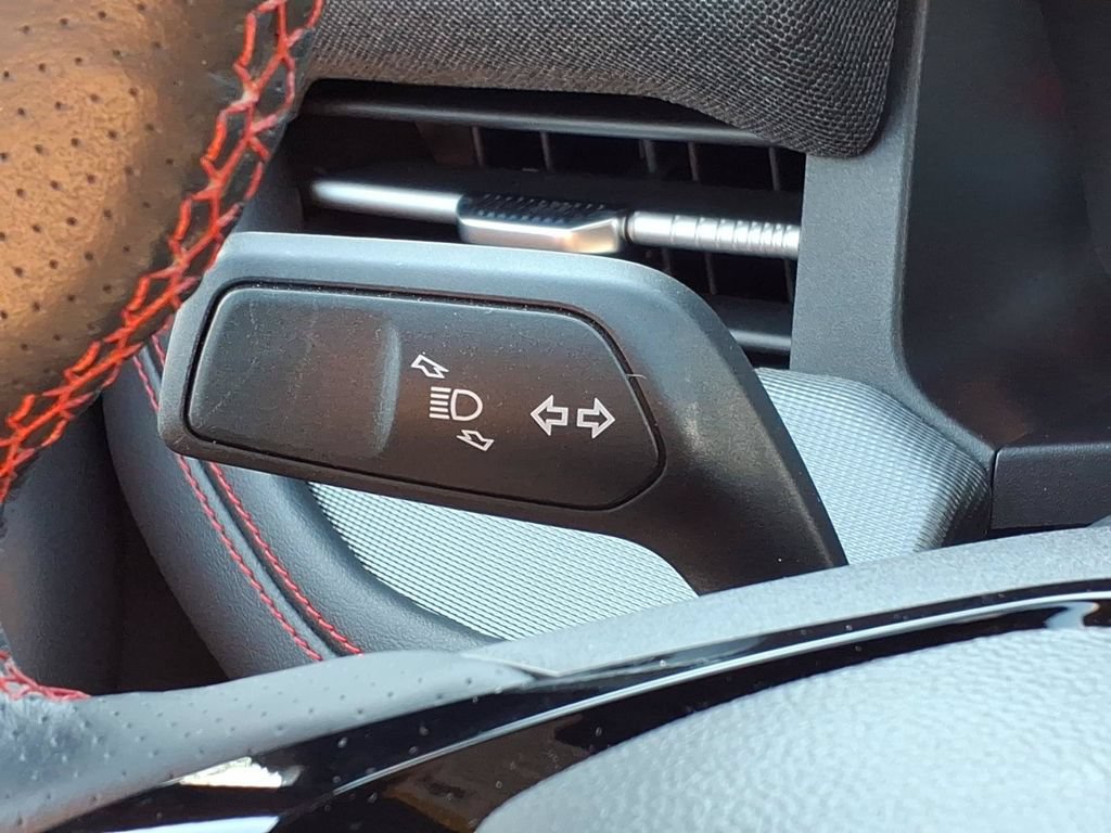 Used 2025 Ford Explorer ST-Line AWD/4WD image 27
