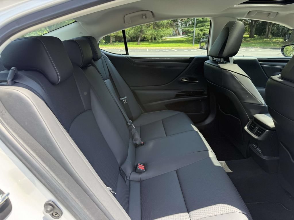 Used 2023 Lexus ES 350 w/ Premium Package FWD image 15