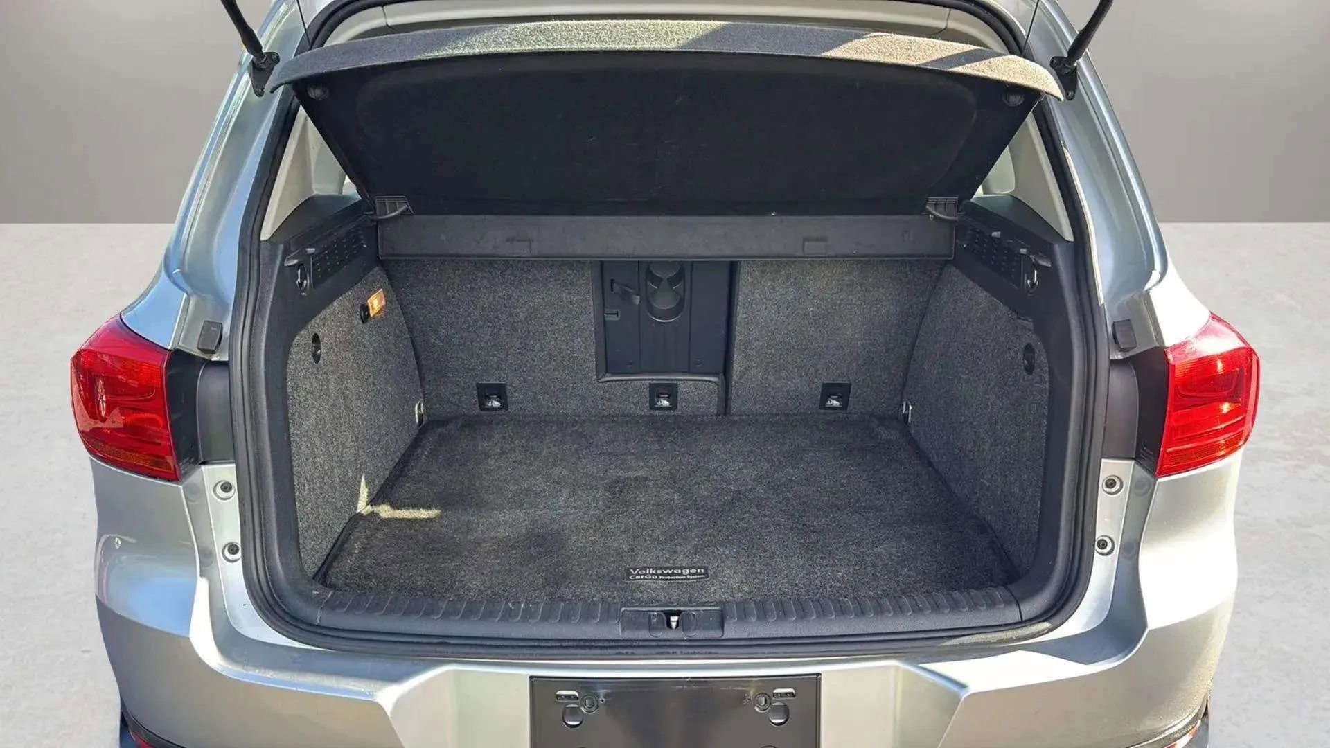 Used 2016 Volkswagen Tiguan S image 19