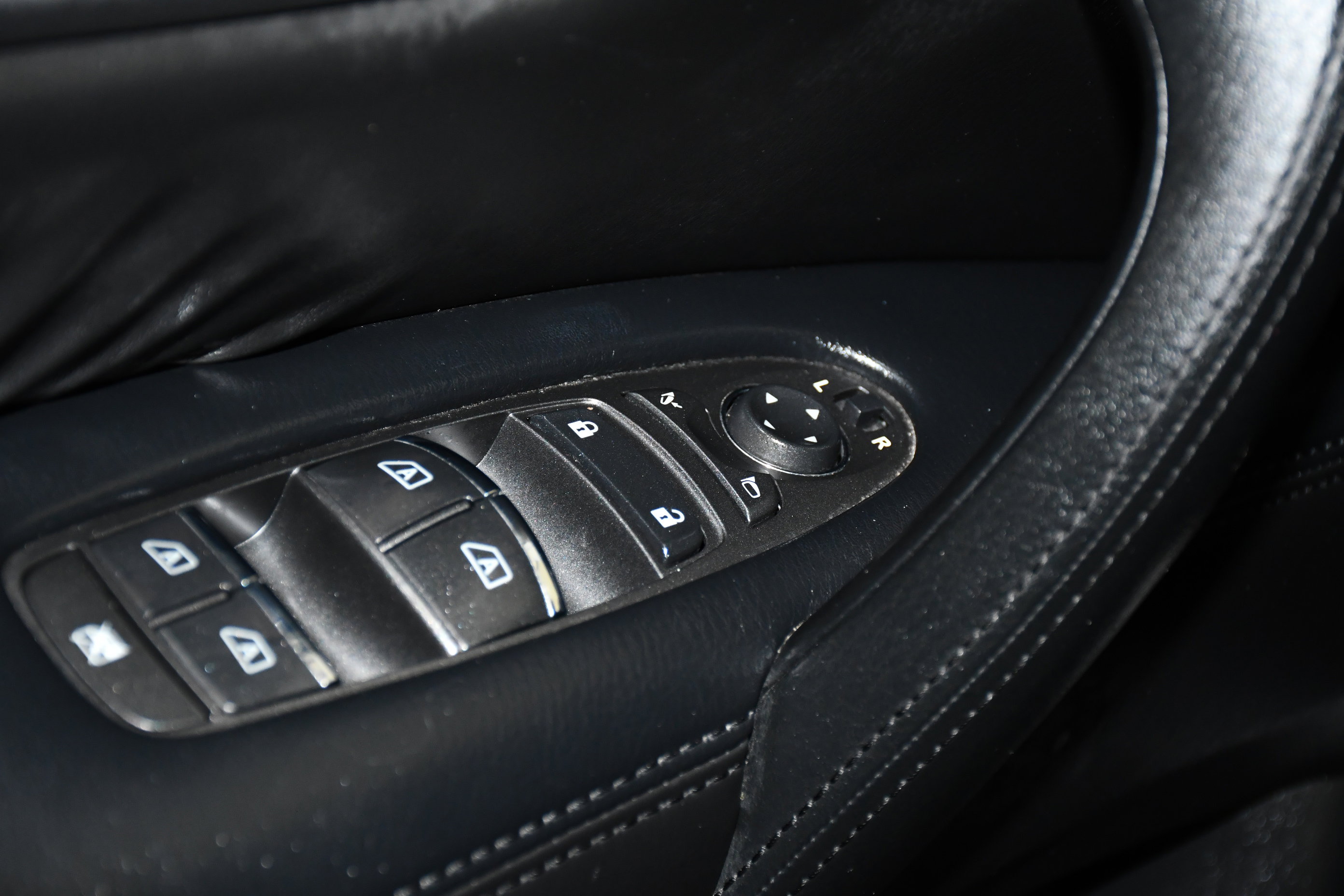 Used 2024 Nissan Armada SV image 36