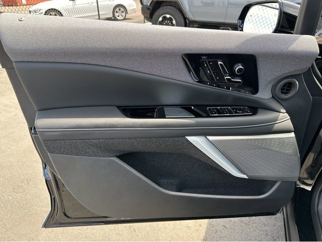 Used 2025 Cadillac Optiq Luxury 1 image 7