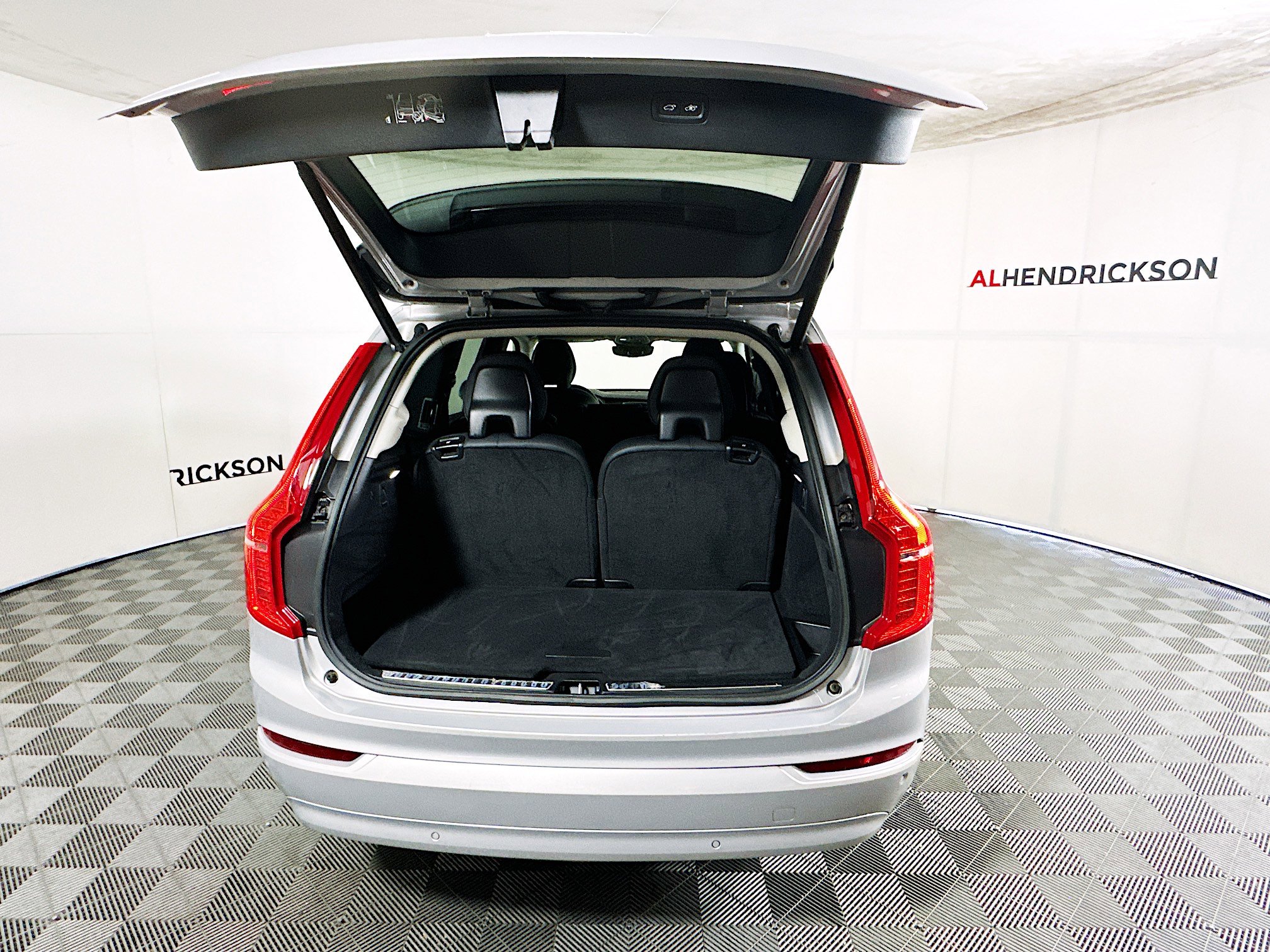 Used 2023 Volvo XC90 B6 Core image 30