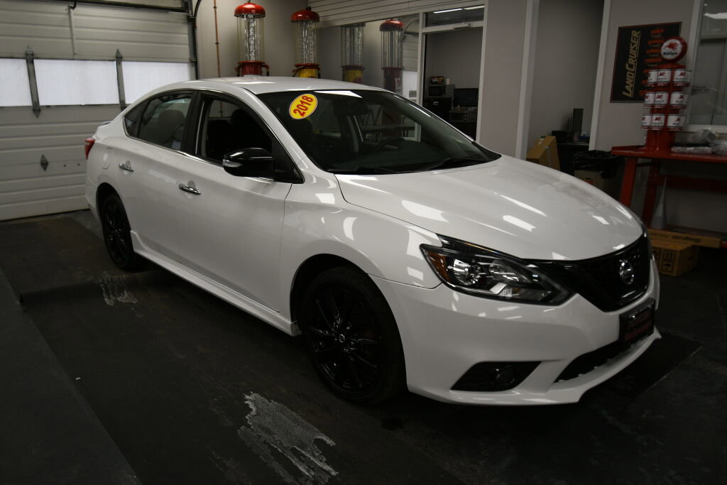 Used 2018 Nissan Sentra SR w/ Technology Package image 2