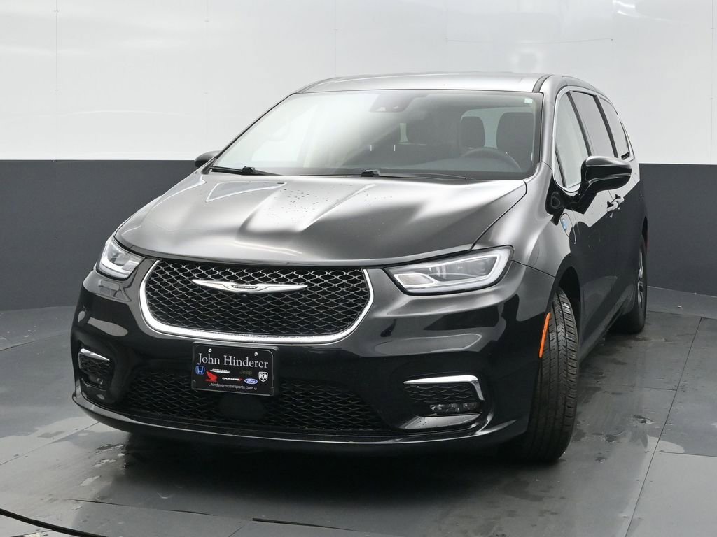 Certified 2024 Chrysler Pacifica Select image 3