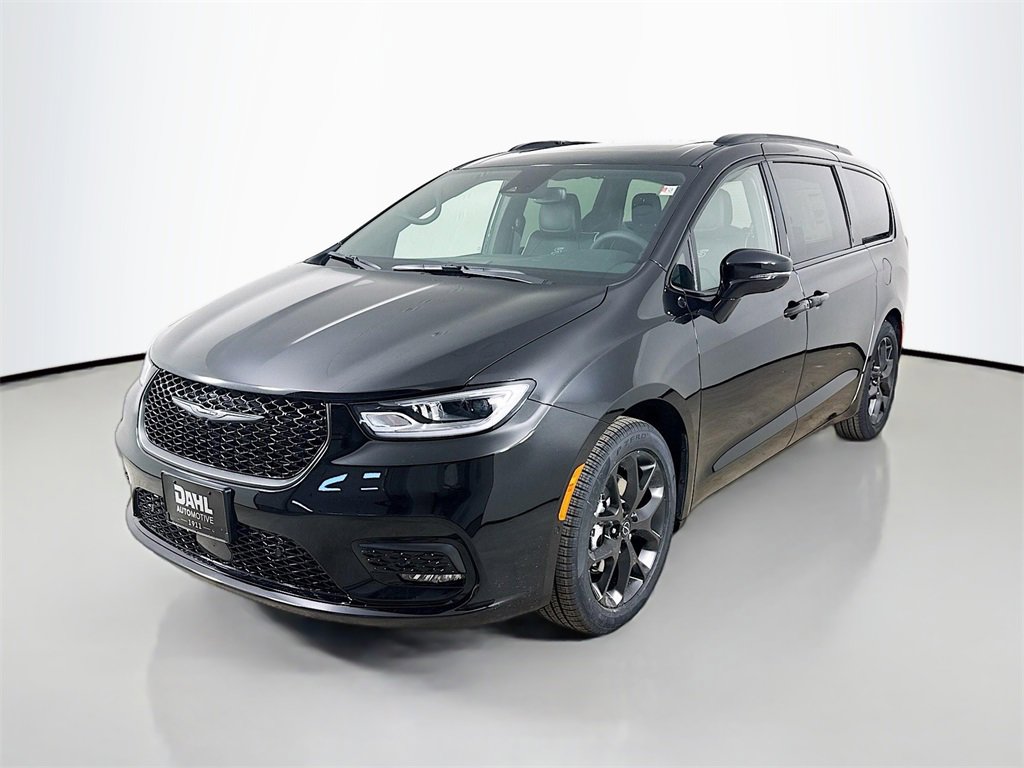 New 2026 Chrysler Pacifica Limited image 3