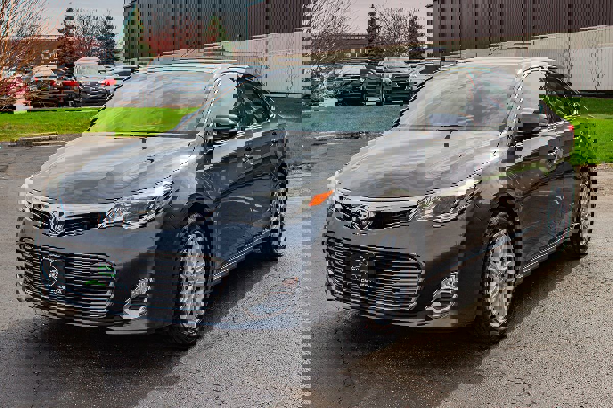 Used 2013 Toyota Avalon XLE image 3