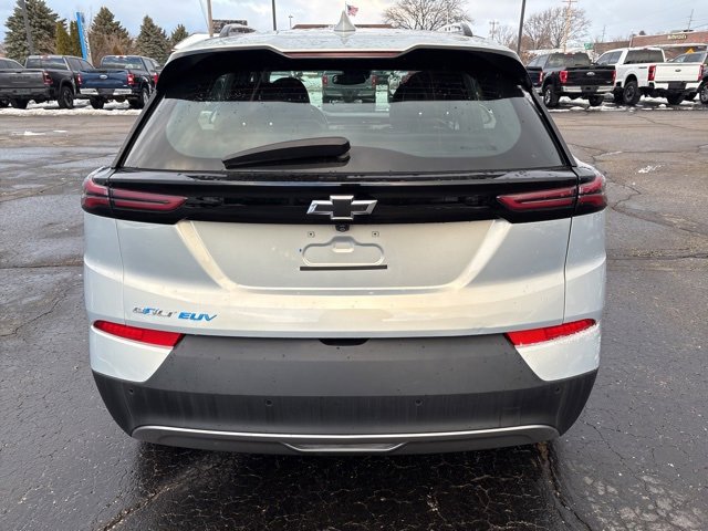 Used 2022 Chevrolet Bolt EUV LT w/ Convenience Package image 6