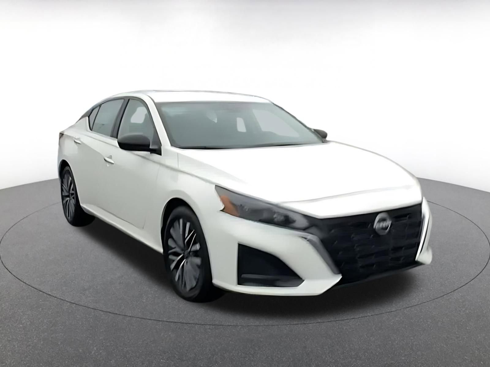 Used 2025 Nissan Altima 2.5 SV image 3