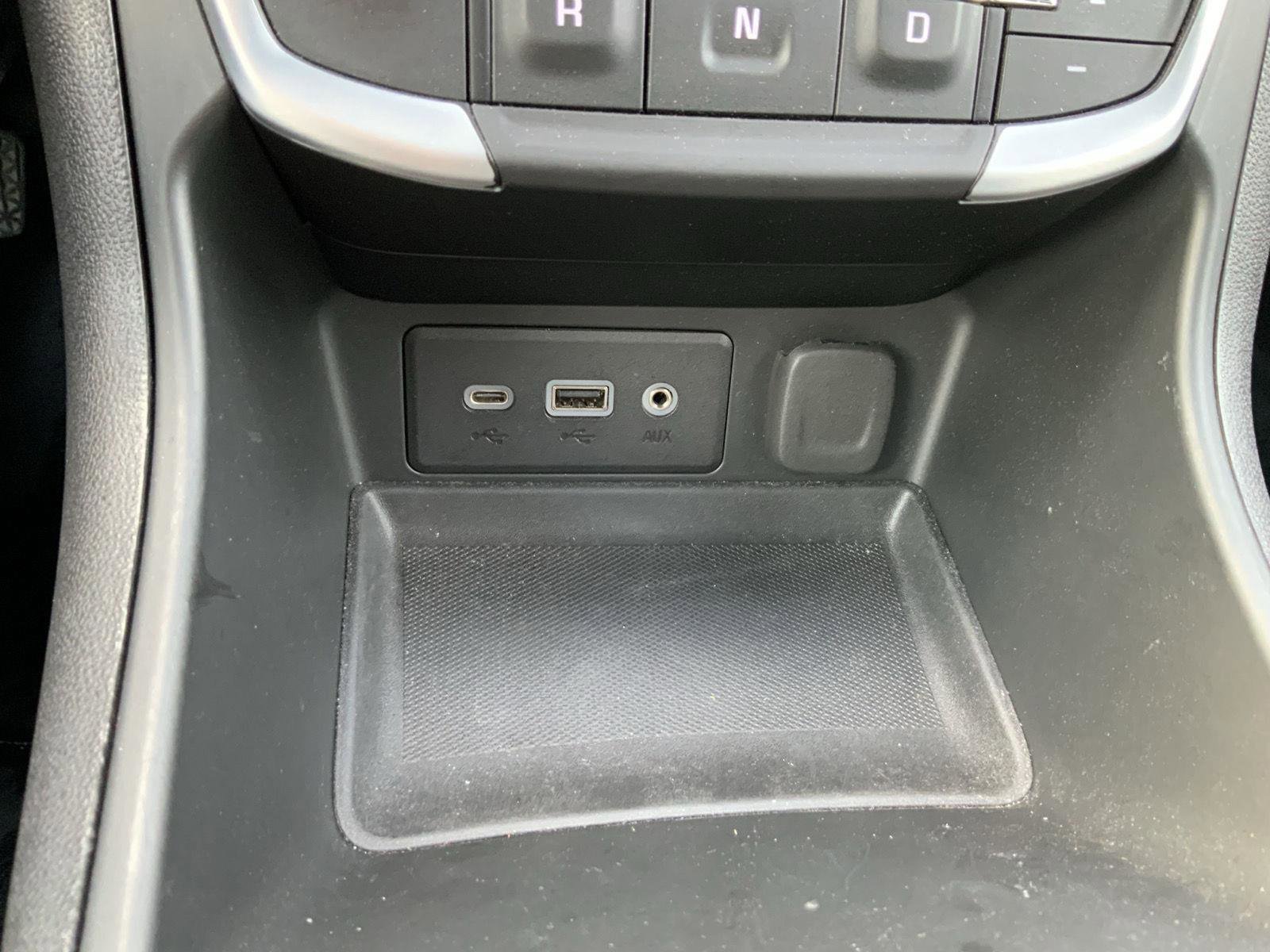 Used 2022 GMC Terrain SLE w/ Elevation Edition image 40