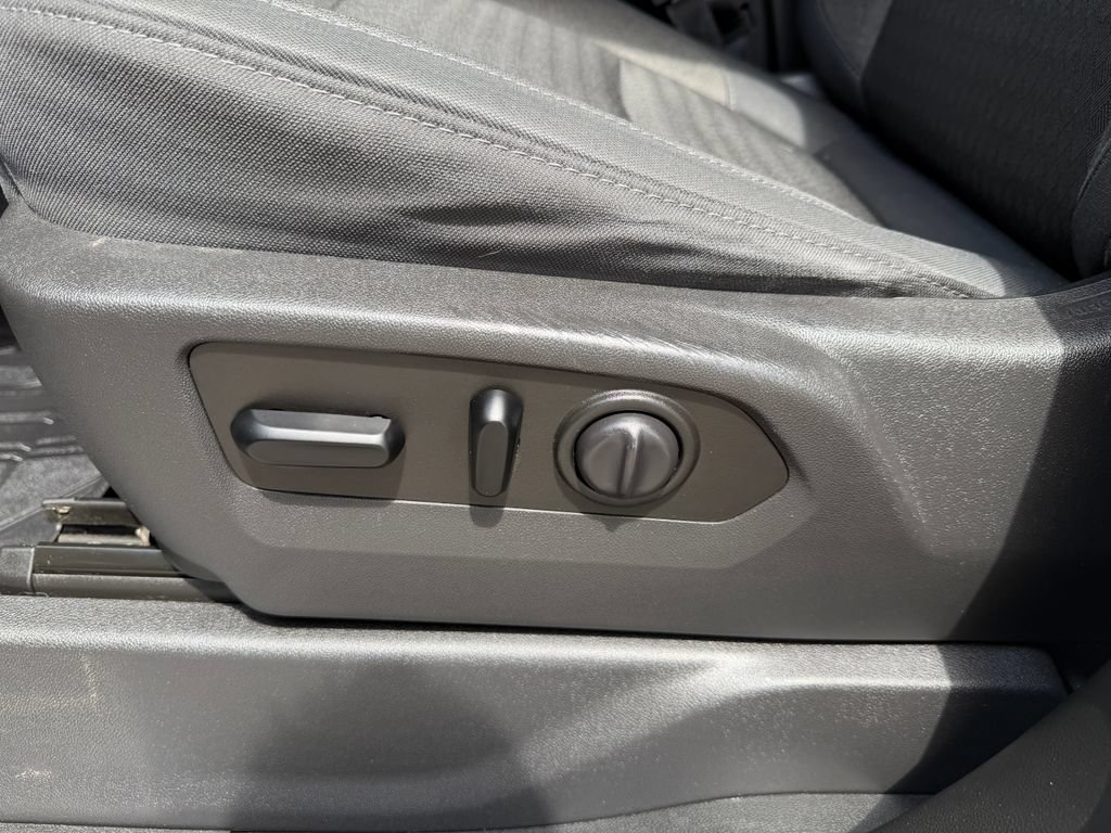 Used 2019 Chevrolet Silverado 1500 LT Trail Boss w/ Convenience Package AWD/4WD image 17
