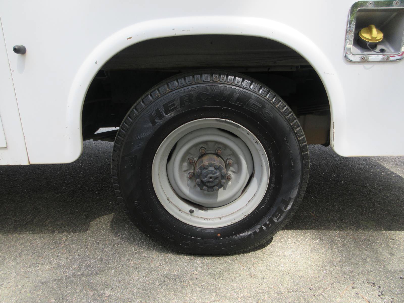 Used 2013 Ford E-350 and Econoline 350 Super Duty w/ Class I Trailer Tow Pkg RWD image 17