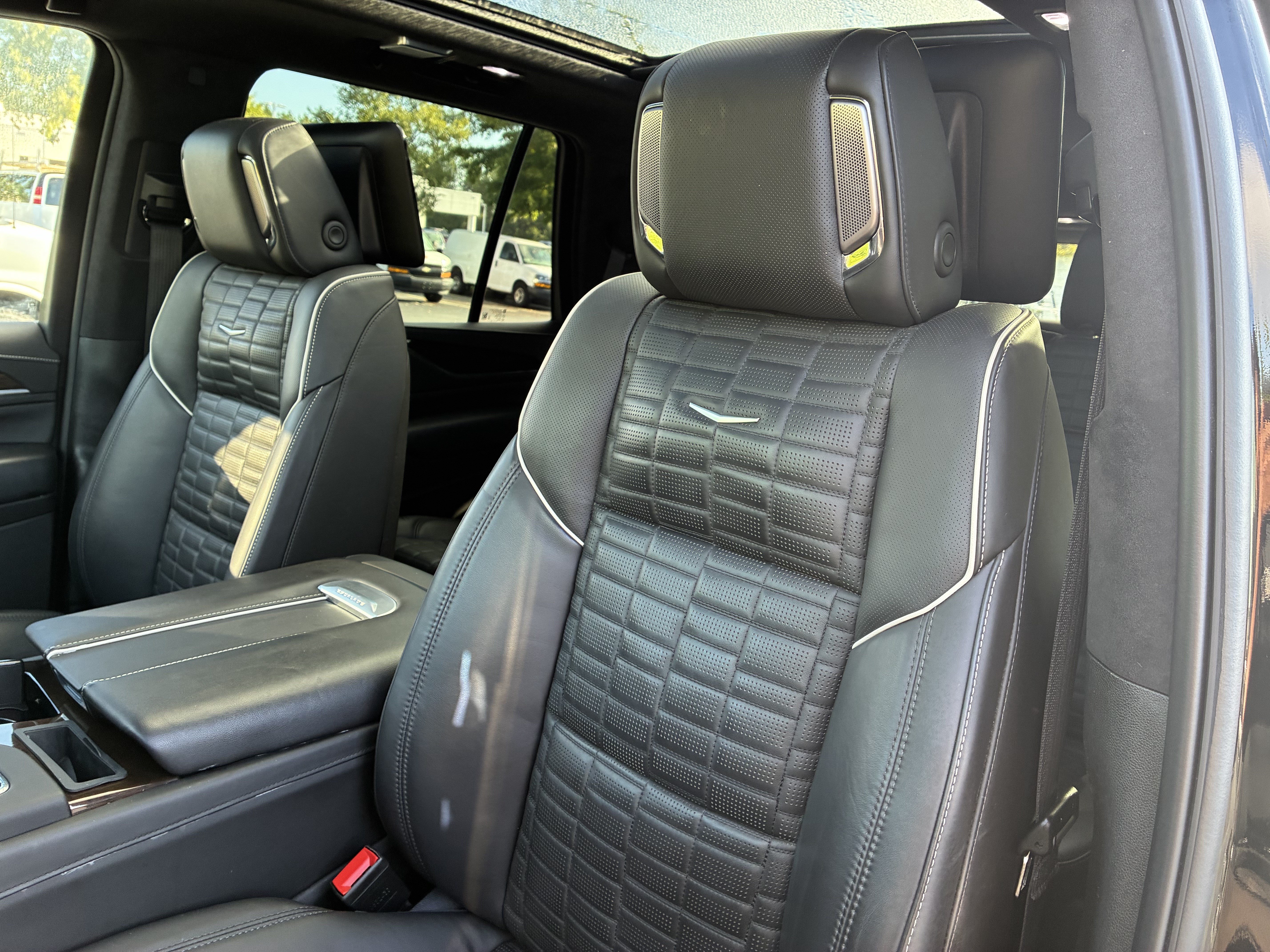 Used 2024 Cadillac Escalade Sport Platinum w/ LPO, ONYX Package AWD/4WD image 24