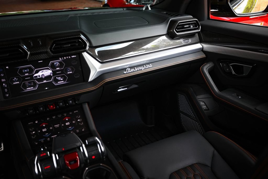 Used 2026 Lamborghini Urus SE AWD/4WD image 54