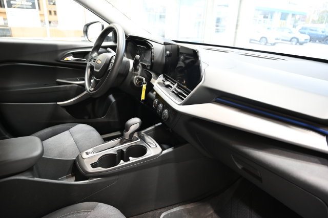 Used 2024 Chevrolet Trax LS w/ LS Convenience Package FWD image 13